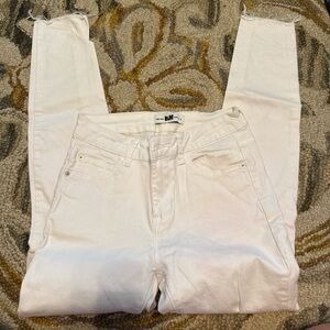 Elegant Women's Off-White Cropped Jeans
